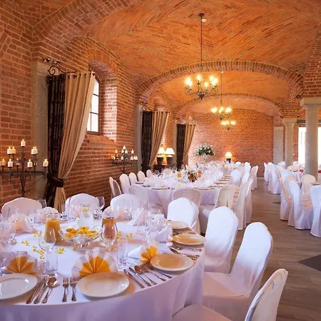 Zamek Topacz Hotel Wysoka (Wroclaw)