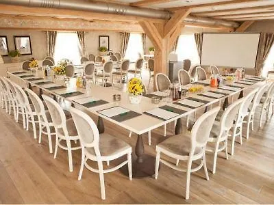 Zamek Topacz Hotell Wysoka (Wroclaw)