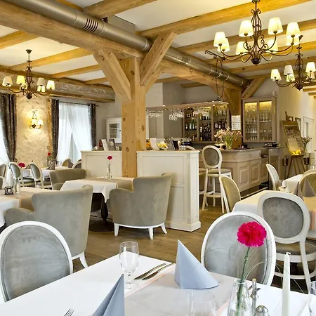 Zamek Topacz 4*