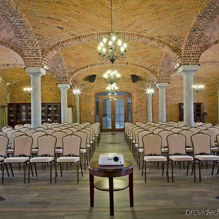 호텔 자메크 토파츠 Wysoka (Wroclaw)