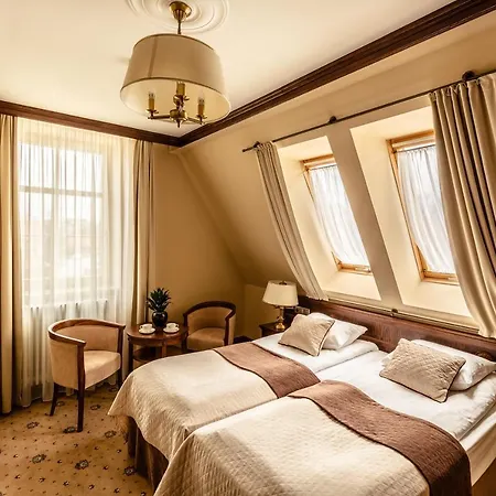 Zamek Topacz 4*