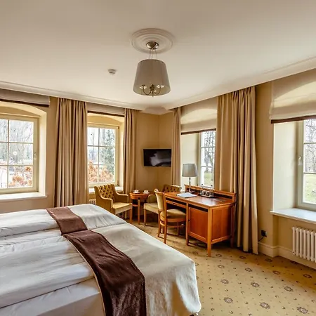 Zamek Topacz 4*