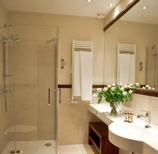 Zamek Topacz Hotel Wysoka (Wroclaw)