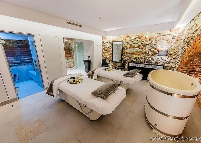 Zamek Topacz Hotel Wysoka (Wroclaw)