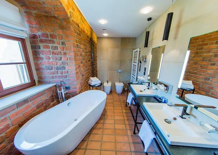 Hotel Zamek Topacz Wysoka (Wroclaw)